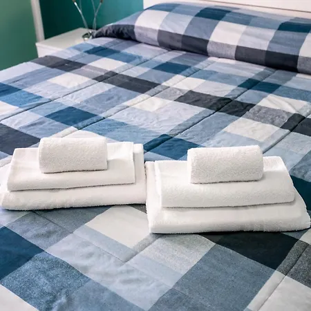 Caldo Ed Elegante Vicino Metro Turin