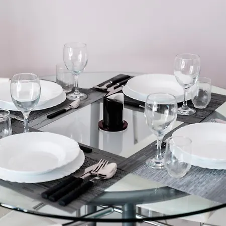 Caldo Ed Elegante Vicino Metro Apartmán