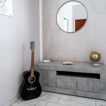 Caldo Ed Elegante Vicino Metro Apartmán *