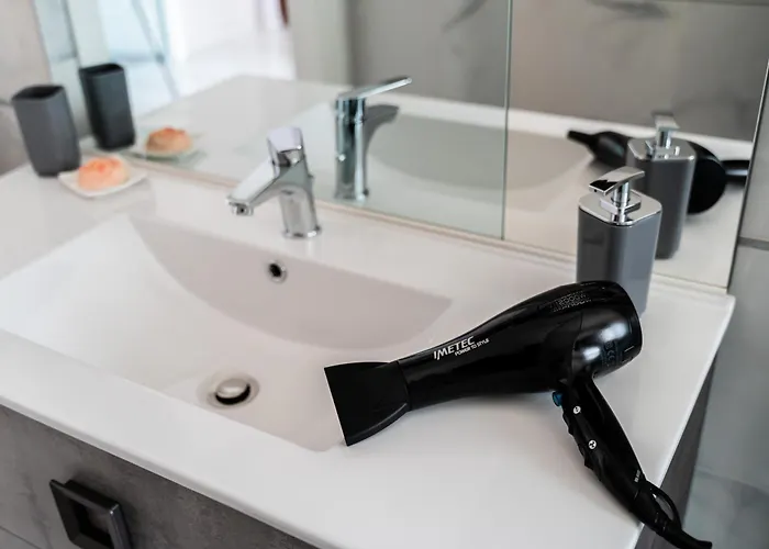 Caldo Ed Elegante Vicino Metro *